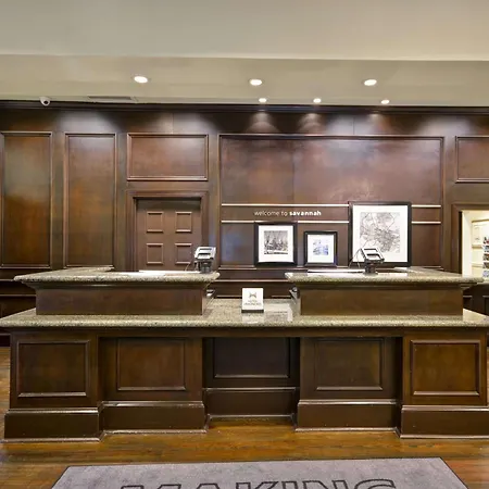 Hampton Inn & Suites Savannah Historic District-3