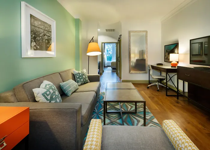 Pet Friendly Hotels Savannah GaIndigo Historic District By Ihg