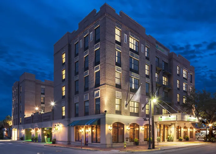 Pet Friendly Hotels Savannah GaHoliday Inn Historic District By Ihg